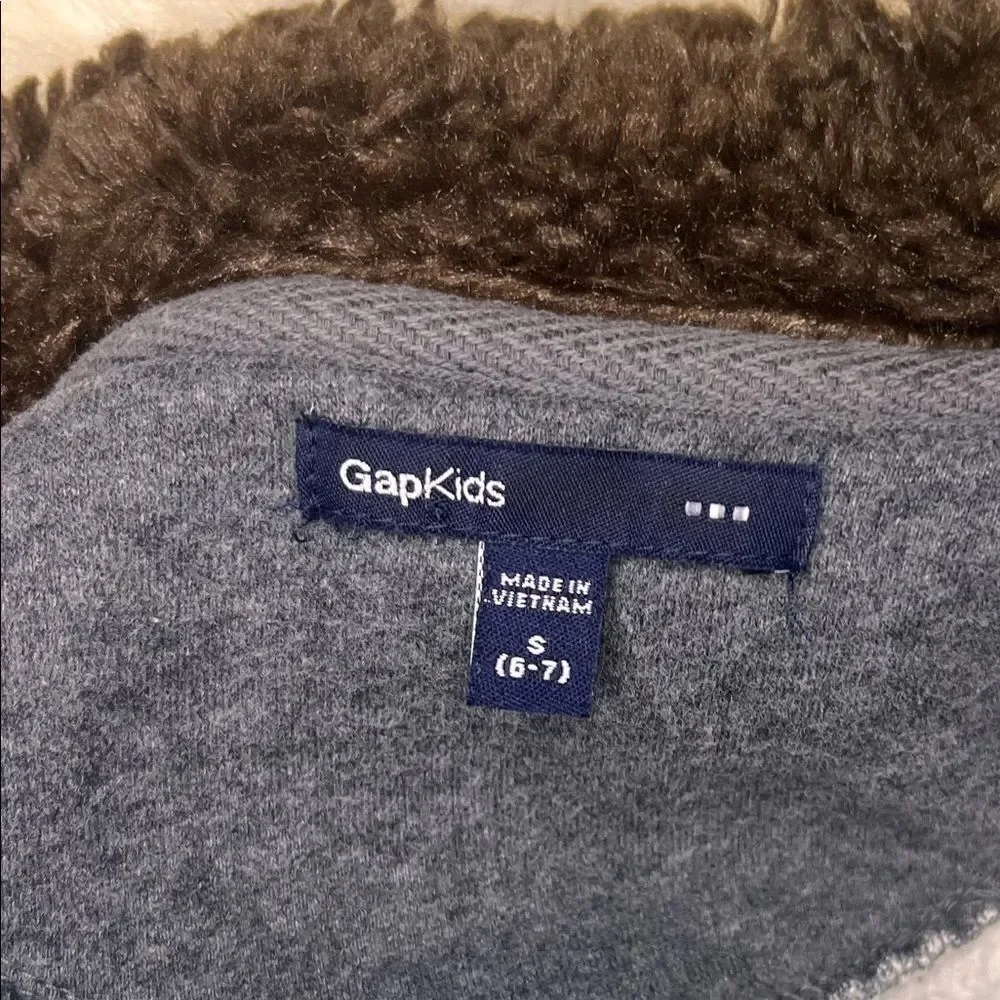 Gapkids grey fur collared grey sweatshirt jacket sz small 6-7